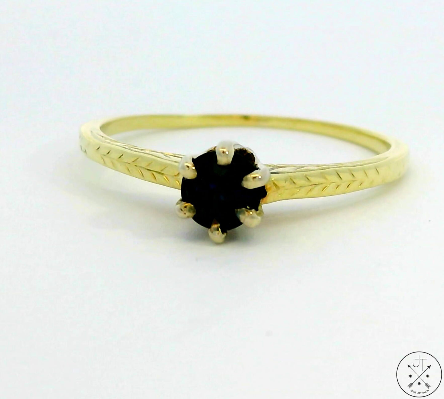 Vintage 14k Yellow Gold Solitaire Ring with Blue Sapphire Size 6.5