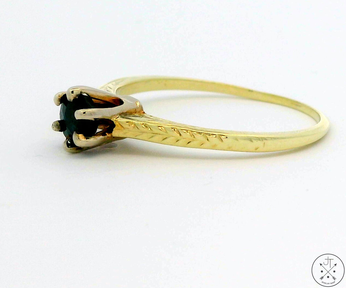 Vintage 14k Yellow Gold Solitaire Ring with Blue Sapphire Size 6.5