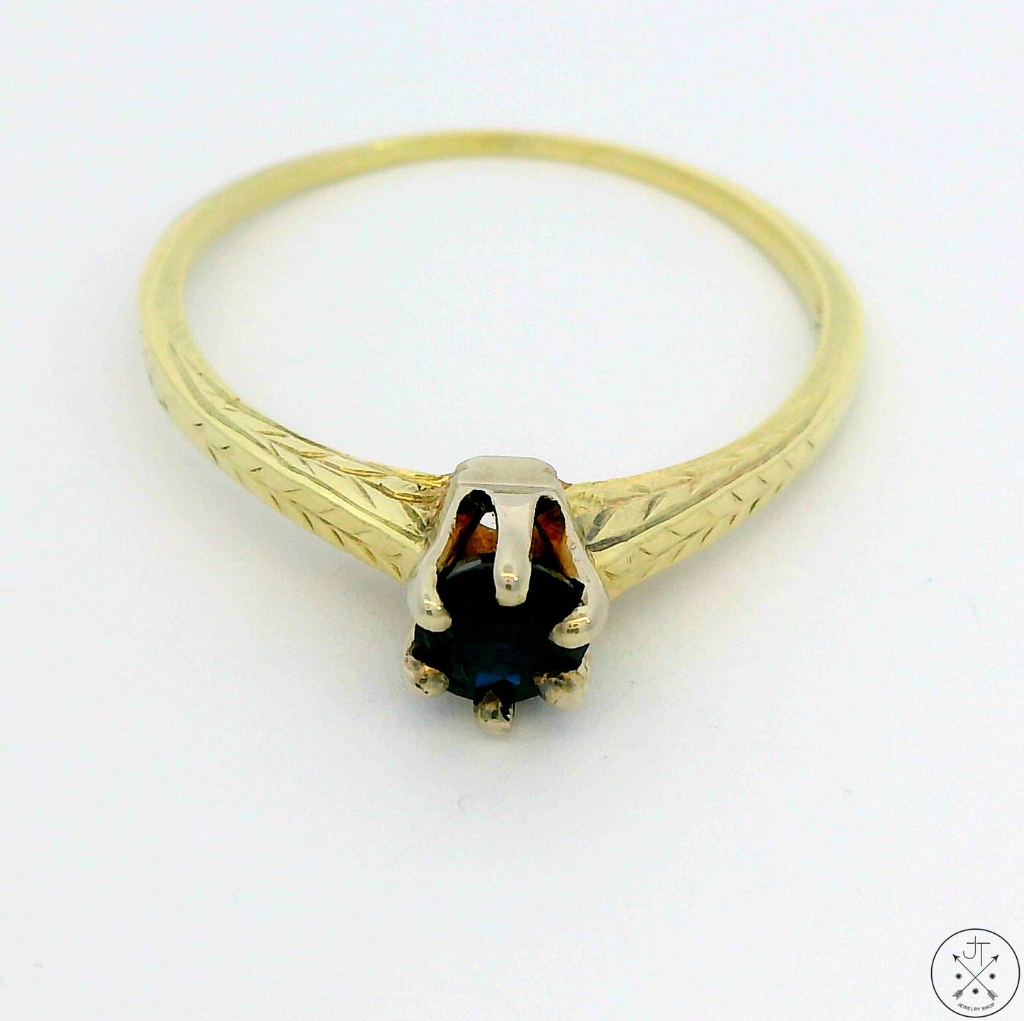 Vintage 14k Yellow Gold Solitaire Ring with Blue Sapphire Size 6.5