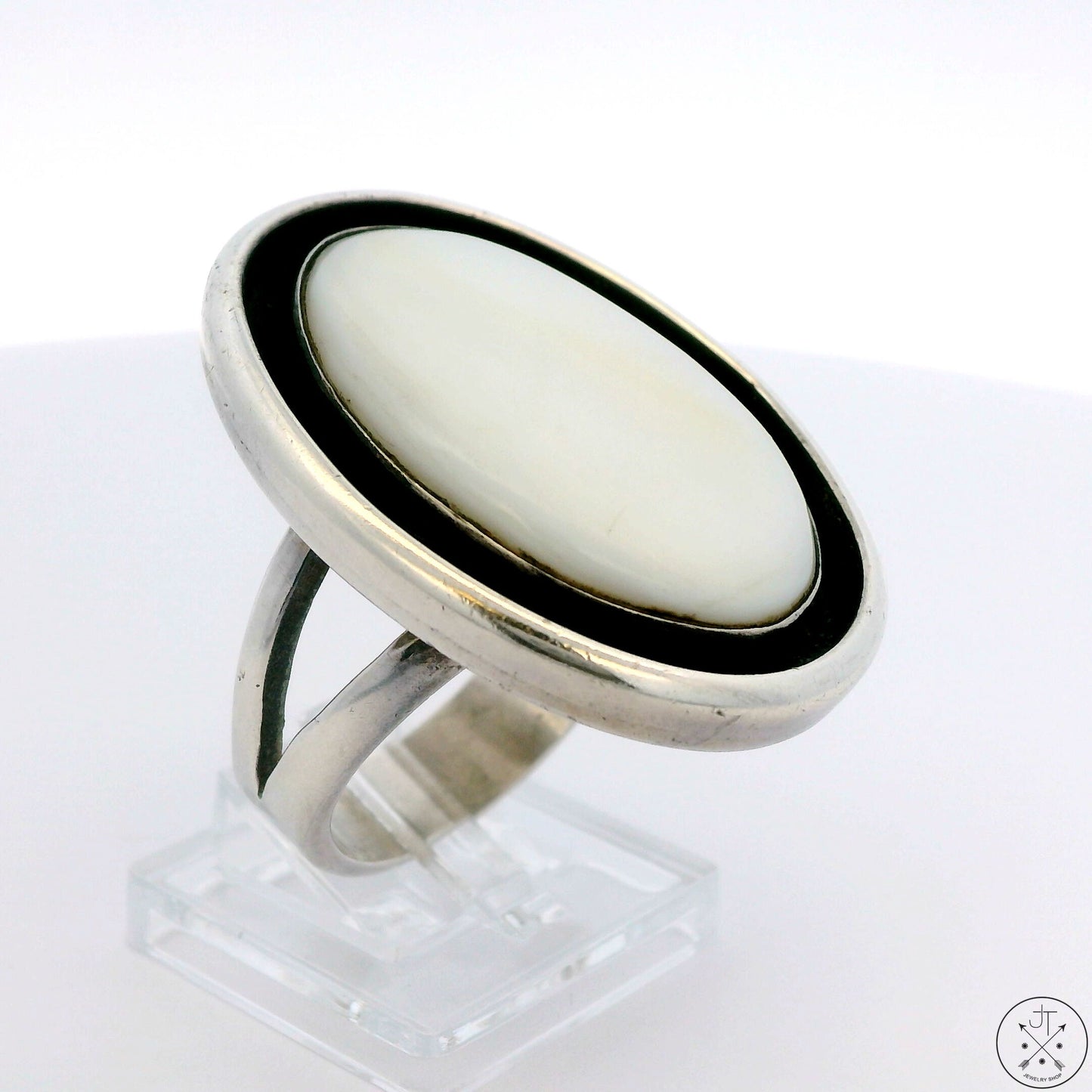 Vintage Navajo Sterling Silver Ring Mother of Pearl Cabochon Size 11.25 Signed Dayea