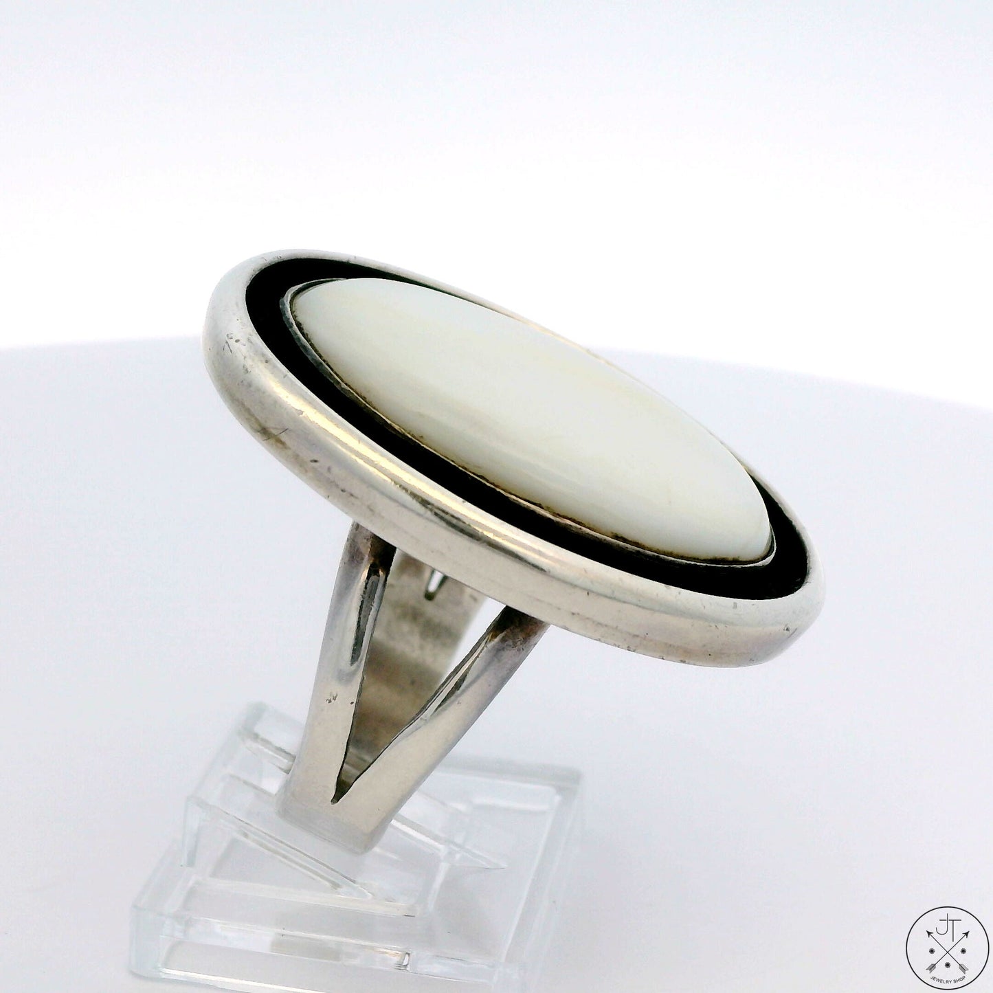 Vintage Navajo Sterling Silver Ring Mother of Pearl Cabochon Size 11.25 Signed Dayea