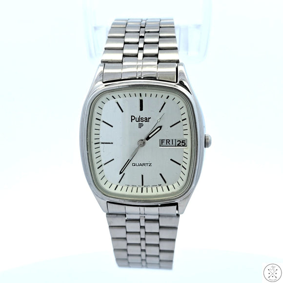 Vintage Pulsar 32 mm Watch Day Date Y148-503L 7.75 inch Stainless Steel Quartz