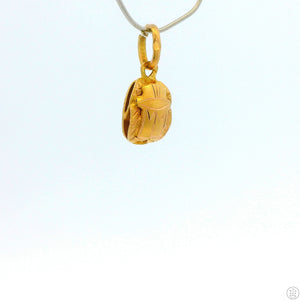Vintage 18k Yellow Gold Scarab Egypt Pendant .7 inch Tall Charm
