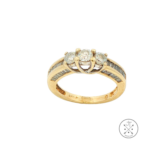 Vintage 10k Yellow Gold Ring with 1.40 ctw natural Diamonds Size 5.5 Three Stone Band