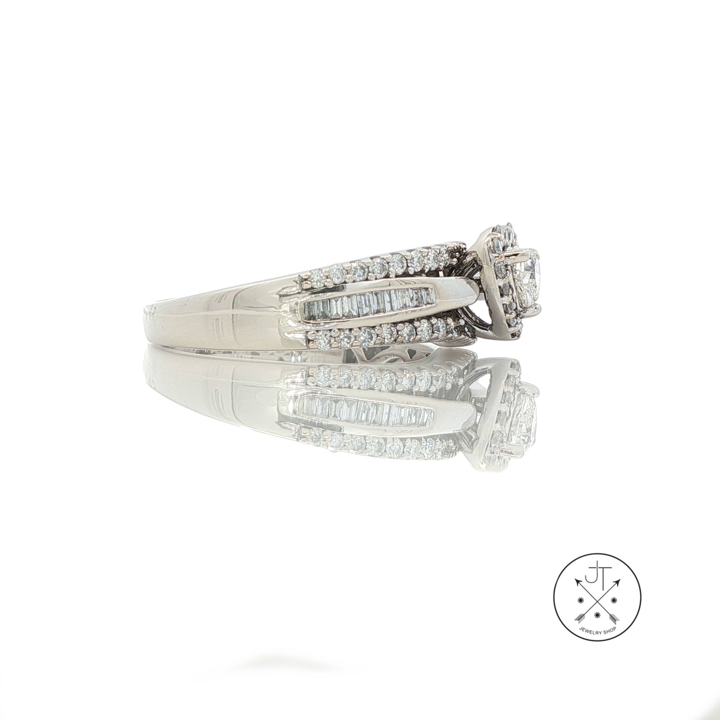 14k White Gold Solitaire Ring with Accents .7 ctw Natural Diamonds Size 9.5 Heart Halo